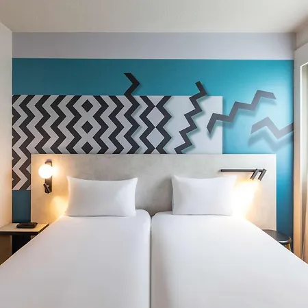 Hotell Ibis Styles Centre Meriadeck 3*